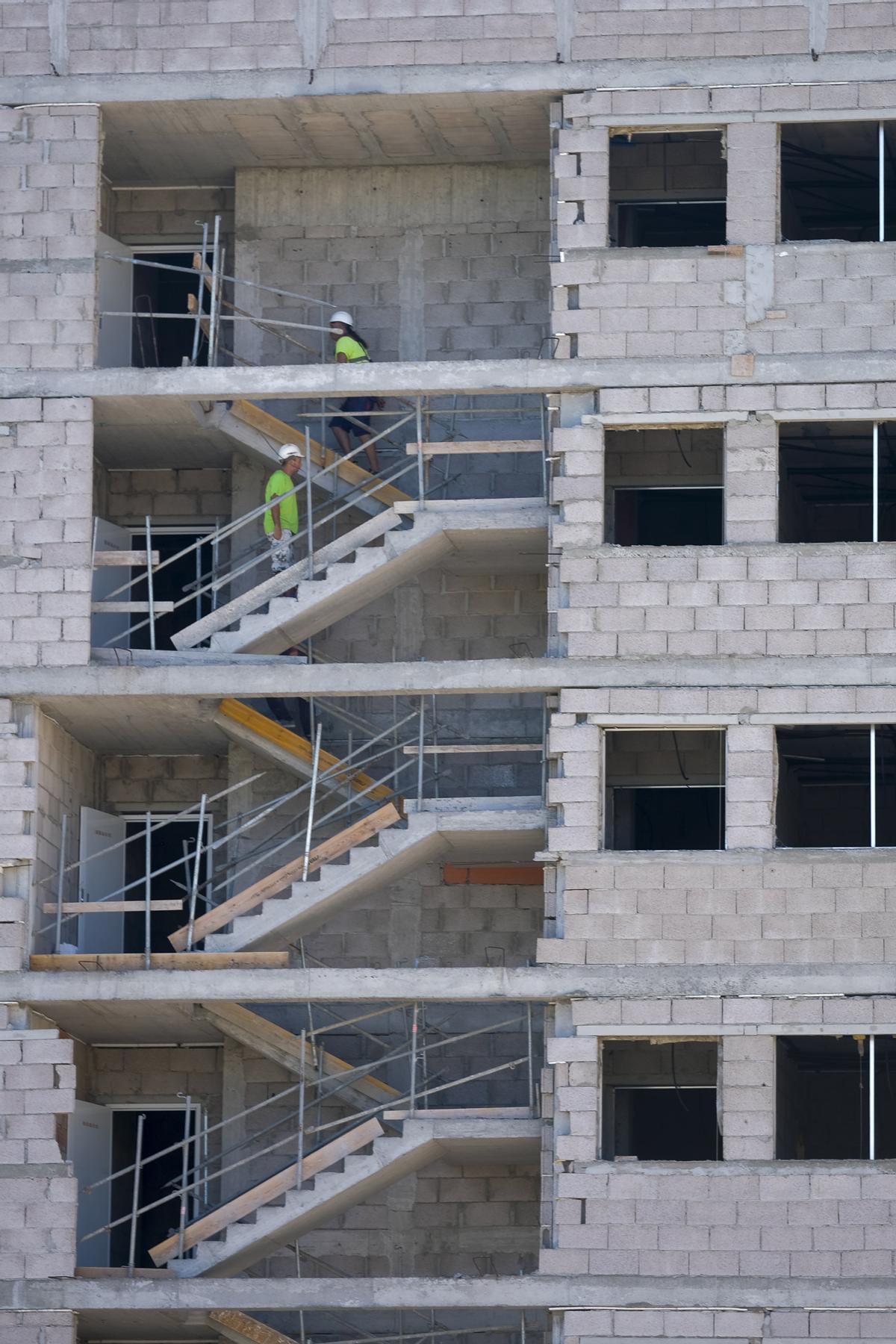 Un bloque de viviendas en construcción en Gran Canaria.