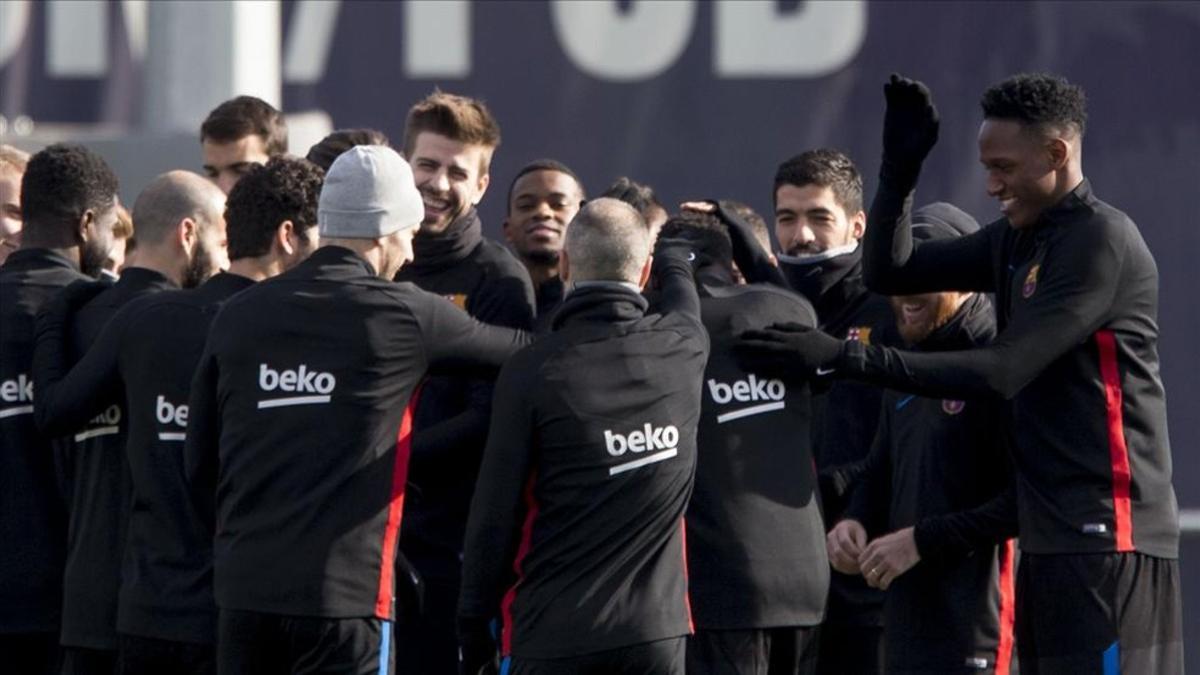 Dembéle recibió una lluvia de collejas antes de iniciar la sesión