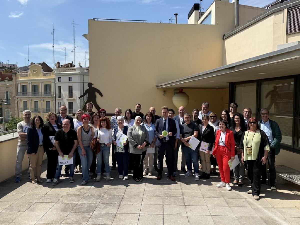 Guardonats i autoritats en el terrat del Museu del Joguet