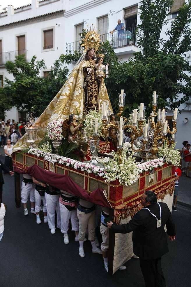 Las imágenes de las salidas de la virgen del Carmen.