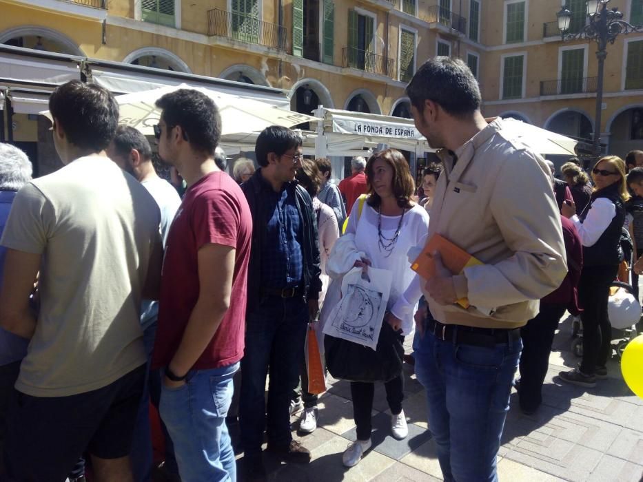 Palma se viste de libros por Sant Jordi