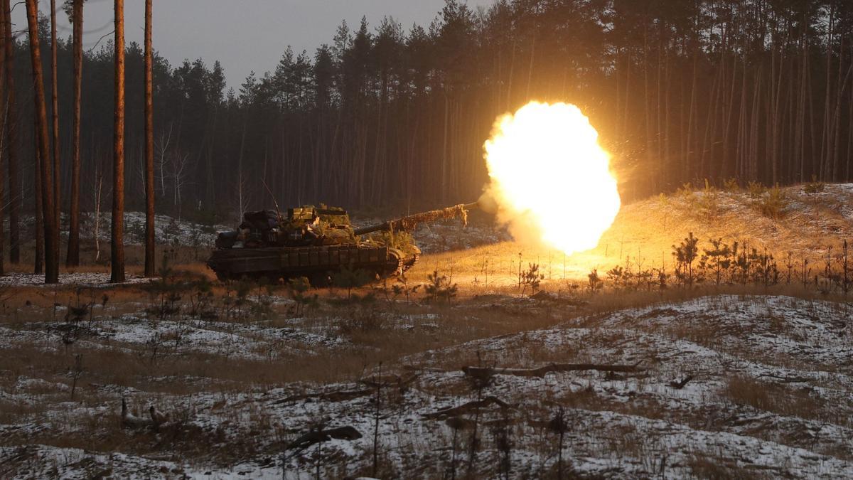 Militares ucranianos cerca de la línea del frente cerca de Kreminna, región de Lugansk, el 12 de enero de 2023, en medio de la invasión rusa de Ucrania.