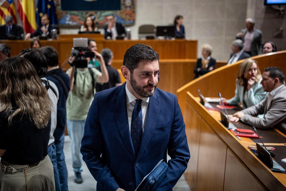 El líder de Vox, Alejandro Nolasco, en el debate de investidura.