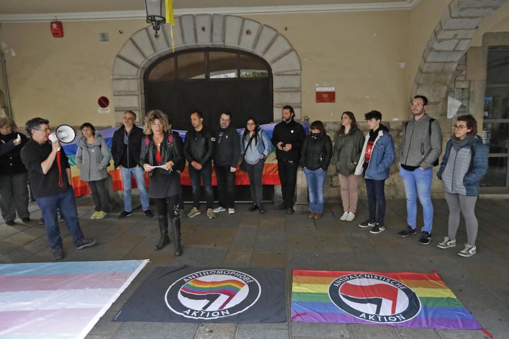 Concentració LGTBI contra «les teràpies reparatives»