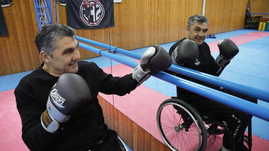 Simón González vuelve a boxear encima de una silla de ruedas