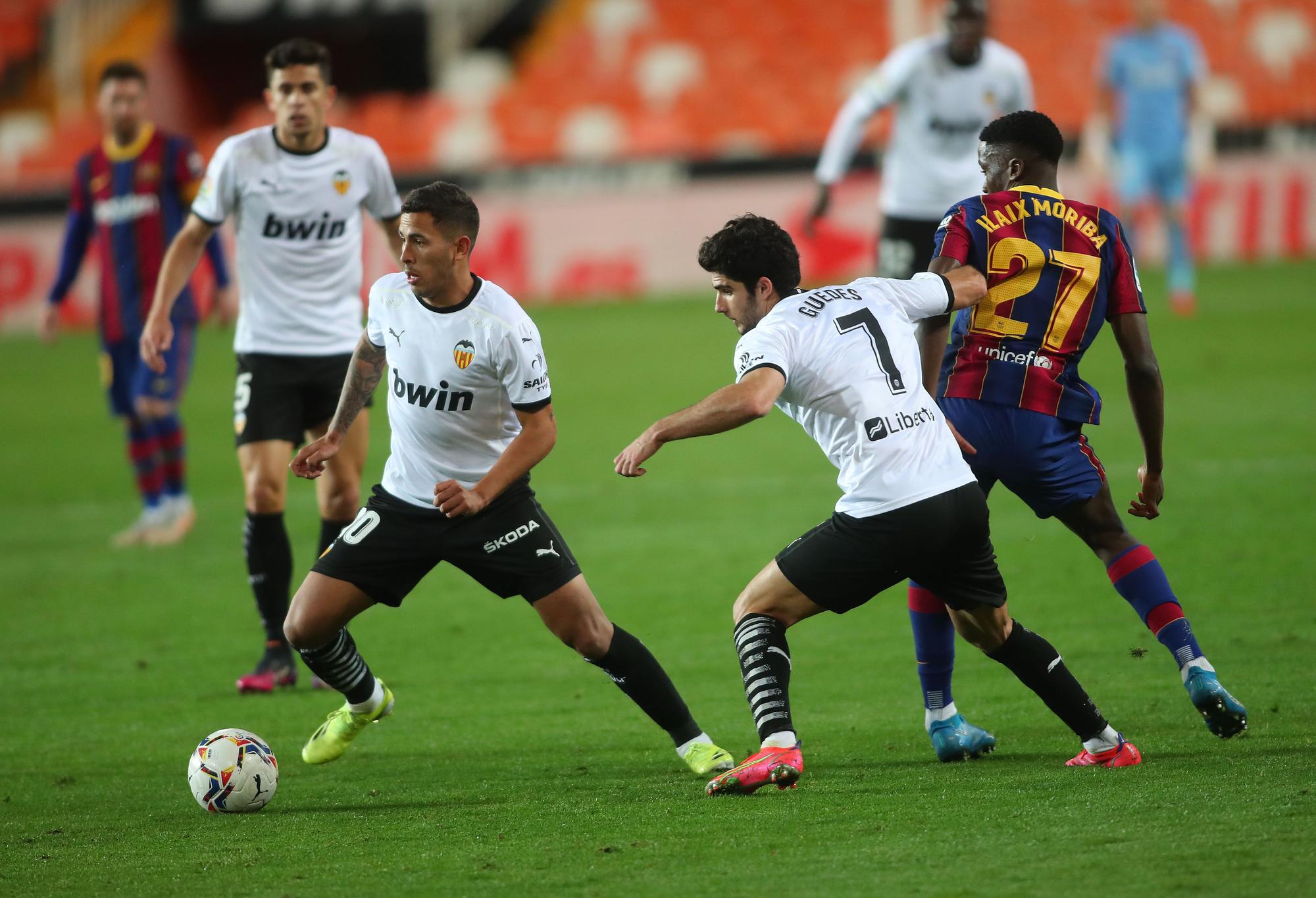 Todas las imágenes del partido entre el Valencia CF y el Barcelona