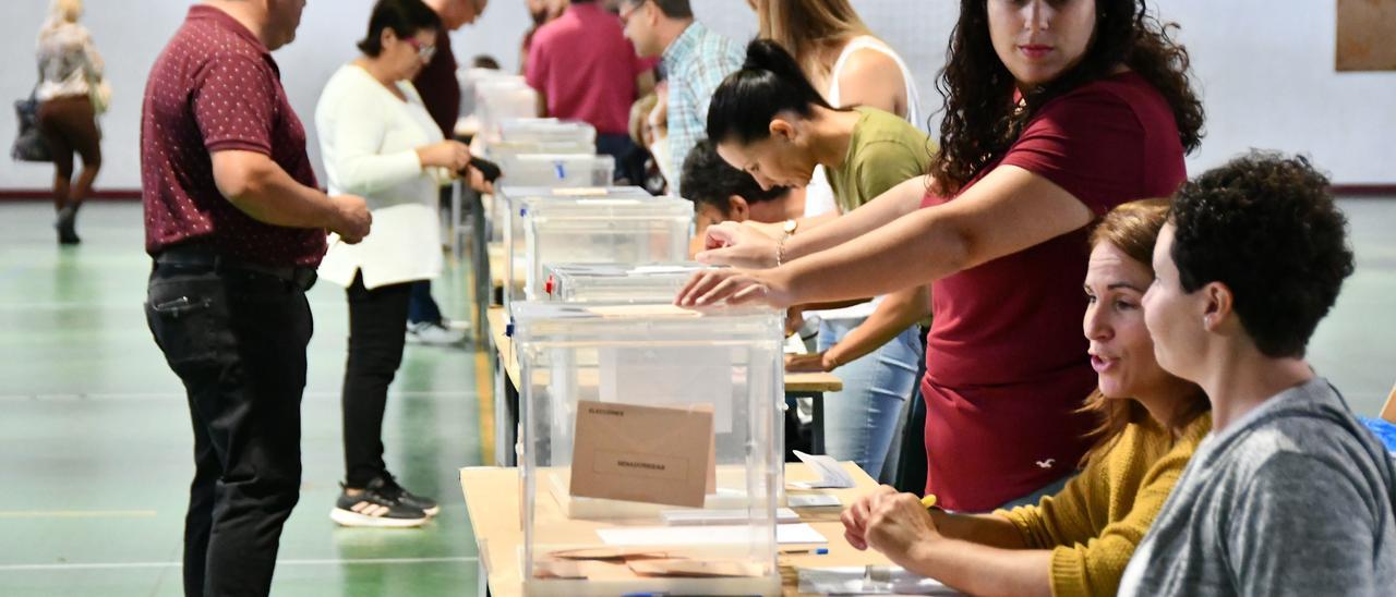 Elecciones Canarias 2023: Bodas, bautizos, embarazos o la 'clausura'  puntúan para librarse de las mesas electorales