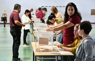 Bodas, bautizos, embarazos o la 'clausura' puntúan para librarse de las mesas electorales