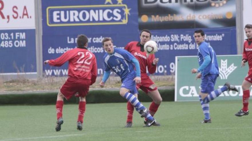 Jugada del partido entre el GCE Villaralbo B y el Navarrés.