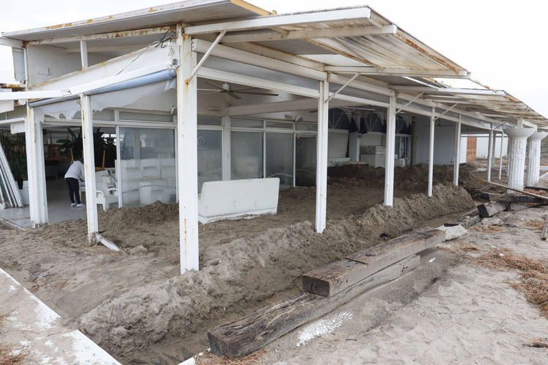 Desperfectos del temporal en las playas del Perellonet y El Saler.