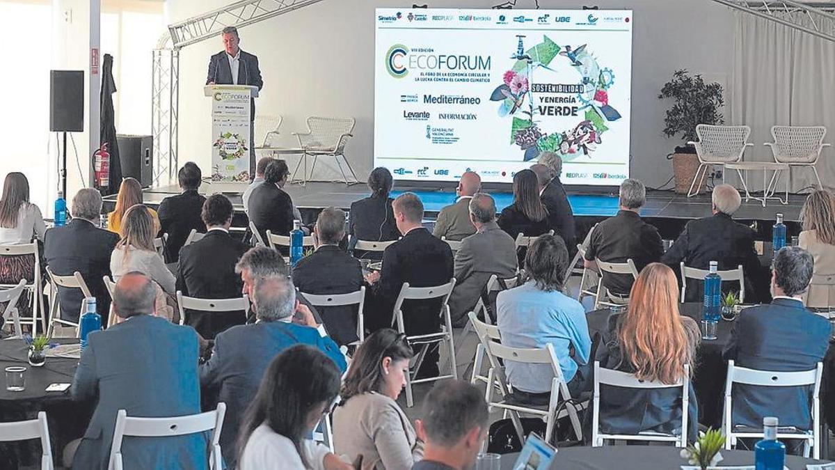 El salón Moll de Costa, en el Grau de Castelló, acogió el martes la octava edición del Ecoforum.