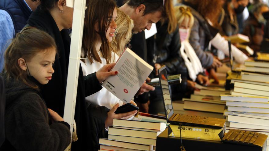 Empar Moliner i Toni Cruanyes en català i Santiago Posteguillo i Ángel Martín en castellà, autors més venuts