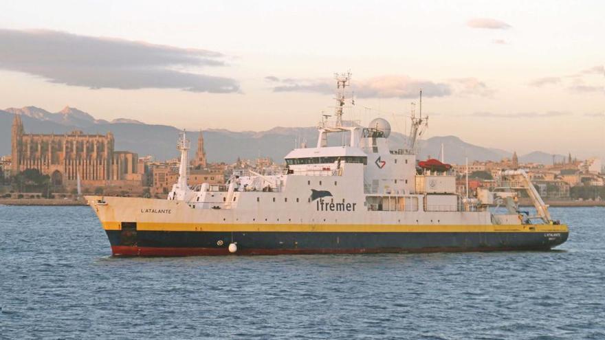 El buque &#039;L&#039;Atalante&#039; entra en Palma