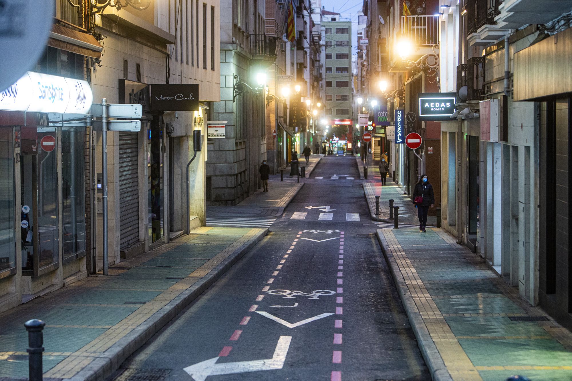 La clausura de la hostelería deja desiertas las calles comerciales de Alicante
