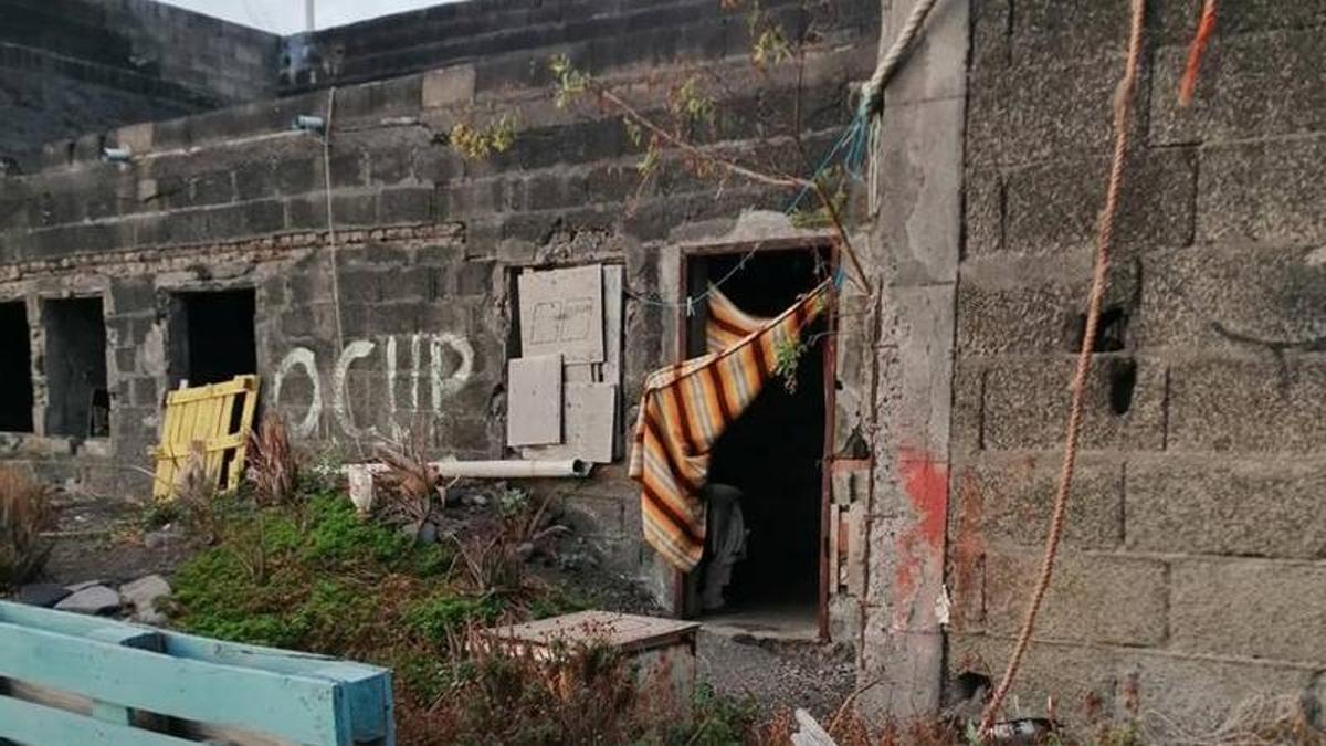 Una infravivienda habitada en la isla de La Palma.