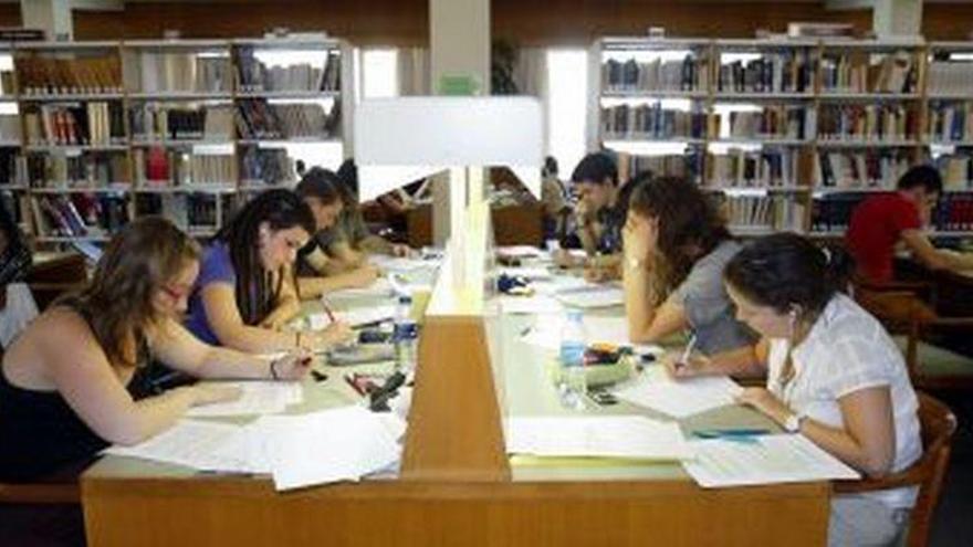 La UZ se une al Día de las Bibliotecas que se celebra hoy con visitas guiadas