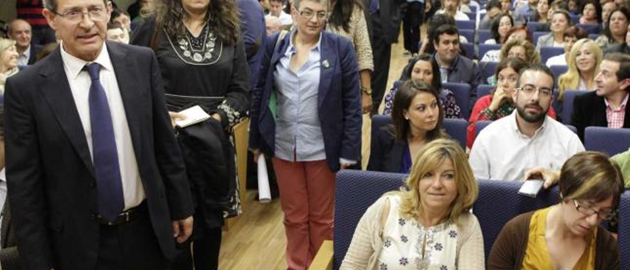 Menéndez, García y González, a su llegada al acto de inauguración del curso en la UNED.