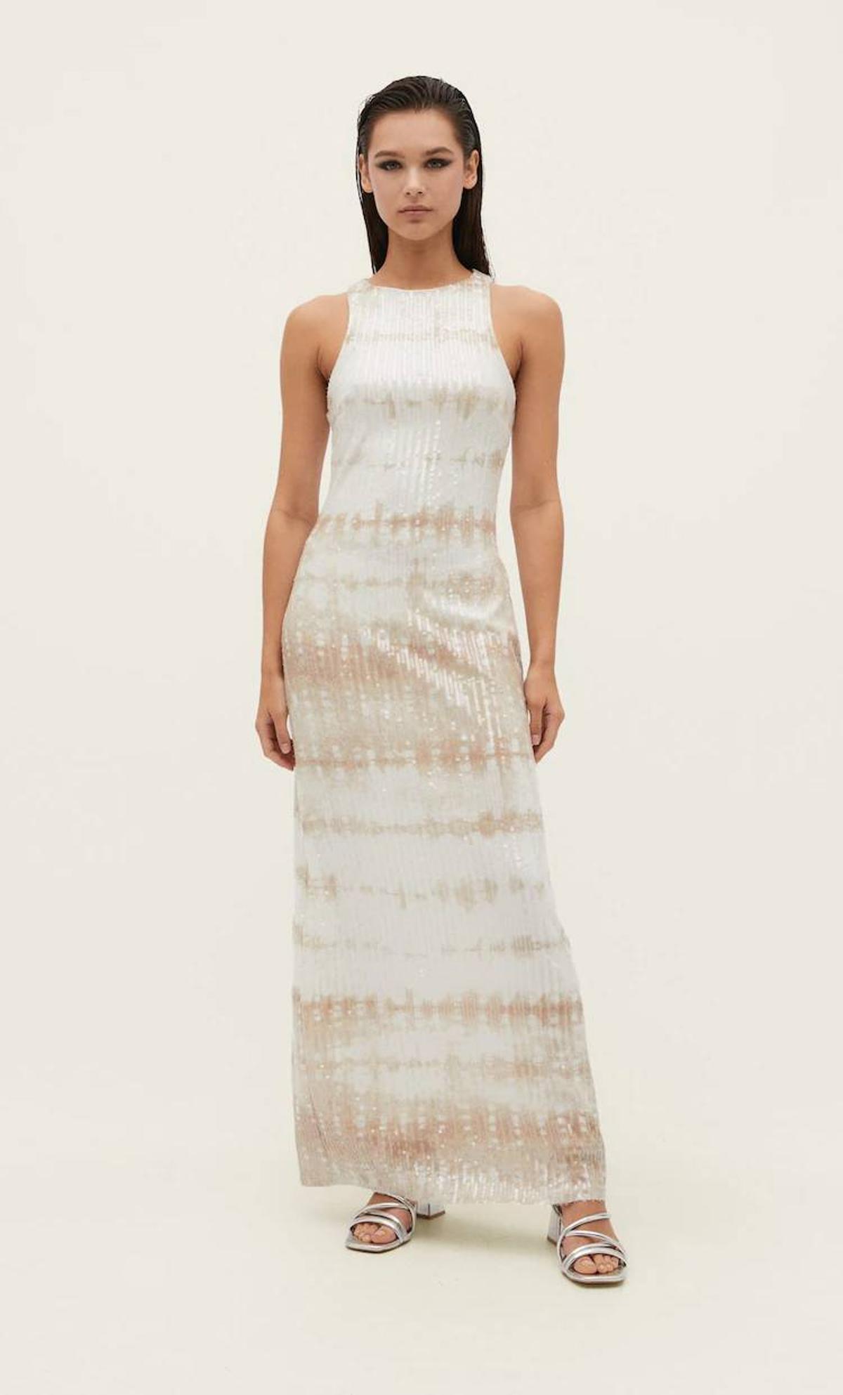 Vestido de cuello halter y lentejuelas