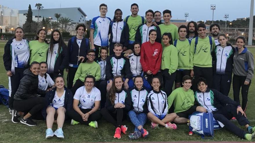 Componentes del Juventud Atlética de Elche que se proclamó campeón provincial femenino