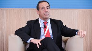 Archivo - El consejero delegado de CaixaBank, Gonzalo Gortázar, en una imagen de archivo.