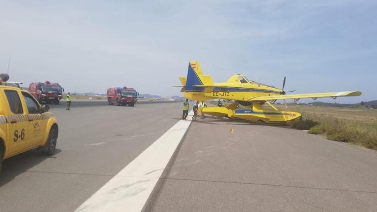 Una avioneta del Ibanat ha bloqueado la pista de aterrizaje