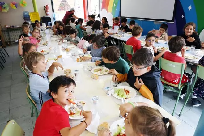 Las Anpas avisan de la inasumible subida del menú escolar con la nueva norma alimentaria: «Chegaría aos 120 euros»