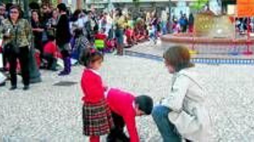 Los alumnos de San Roque celebran el día de la Infancia con una cuestación para un niño enfermo