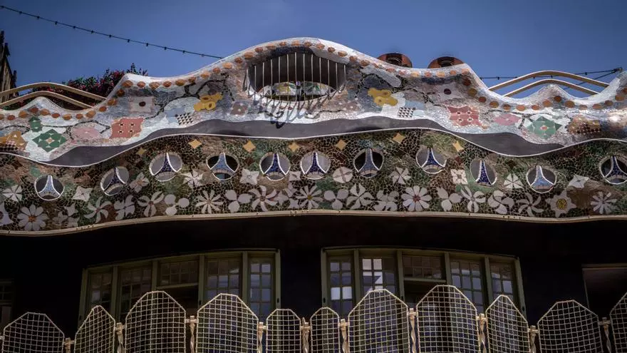Los colores originales de Gaudí vuelven a la fachada posterior de la Casa Batlló