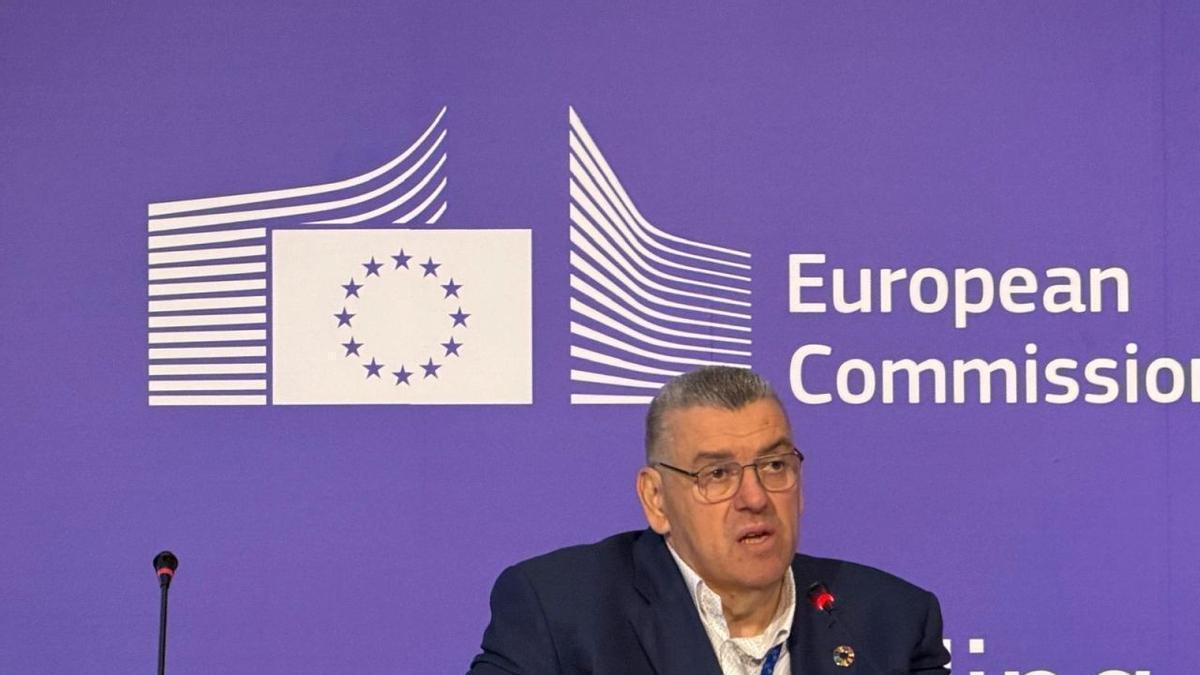 Josep Maria Solé durant la conferència a Xipre.