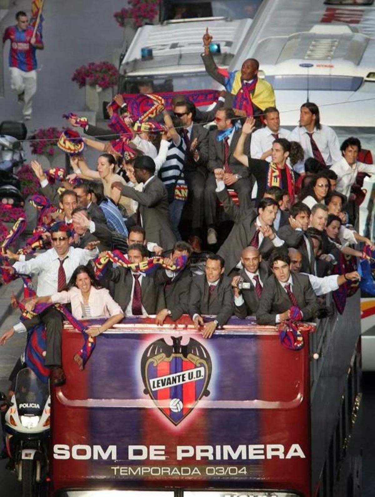 El bus de celebración del ascens