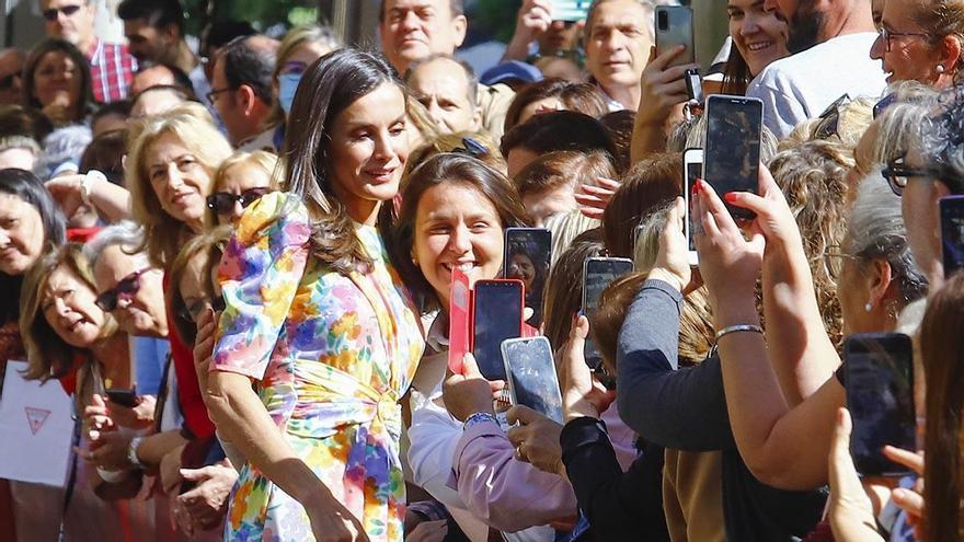 La reina Letizia en Córdoba: baño de multitudes, música y arte para animar a los jóvenes a aprovechar su futuro