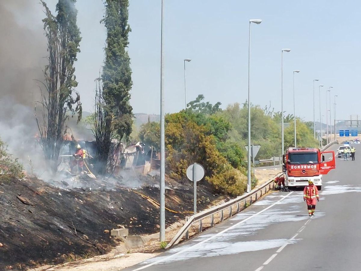 El incendio ha afectado a varias chabolas.