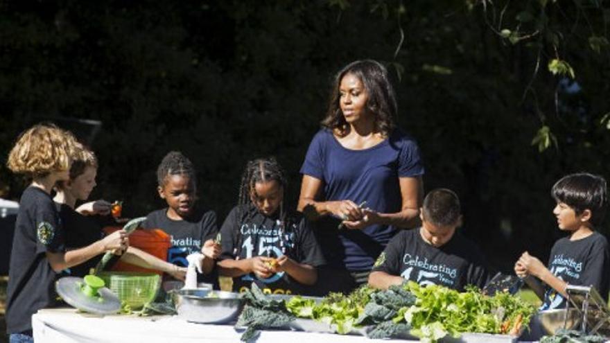 Michelle Obama conciencia a los niños sobre la alimentación sana