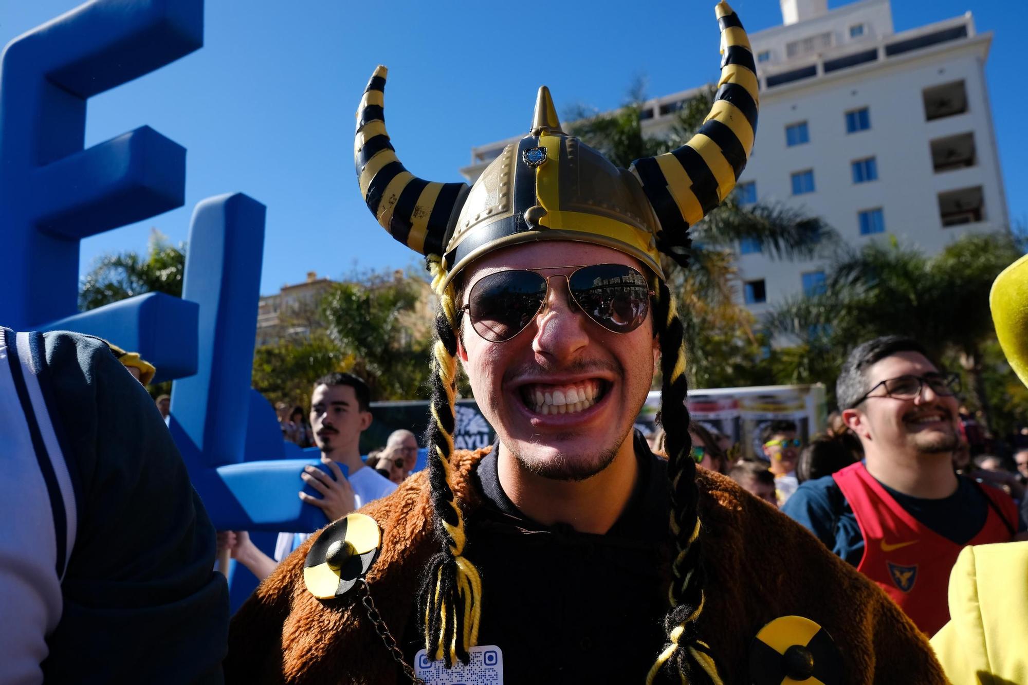 Las aficiones de la Copa toman el centro de Málaga