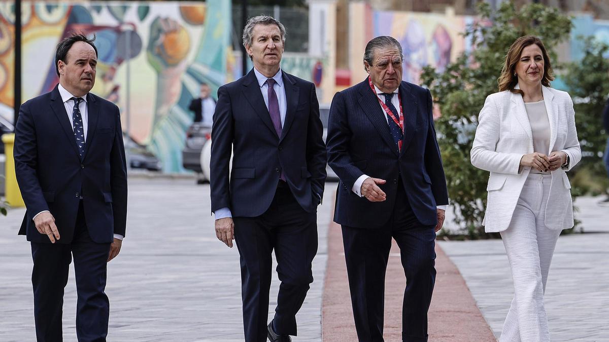 Feijóo guarda silencio sobre el escándalo de las viviendas protegidas en Alicante