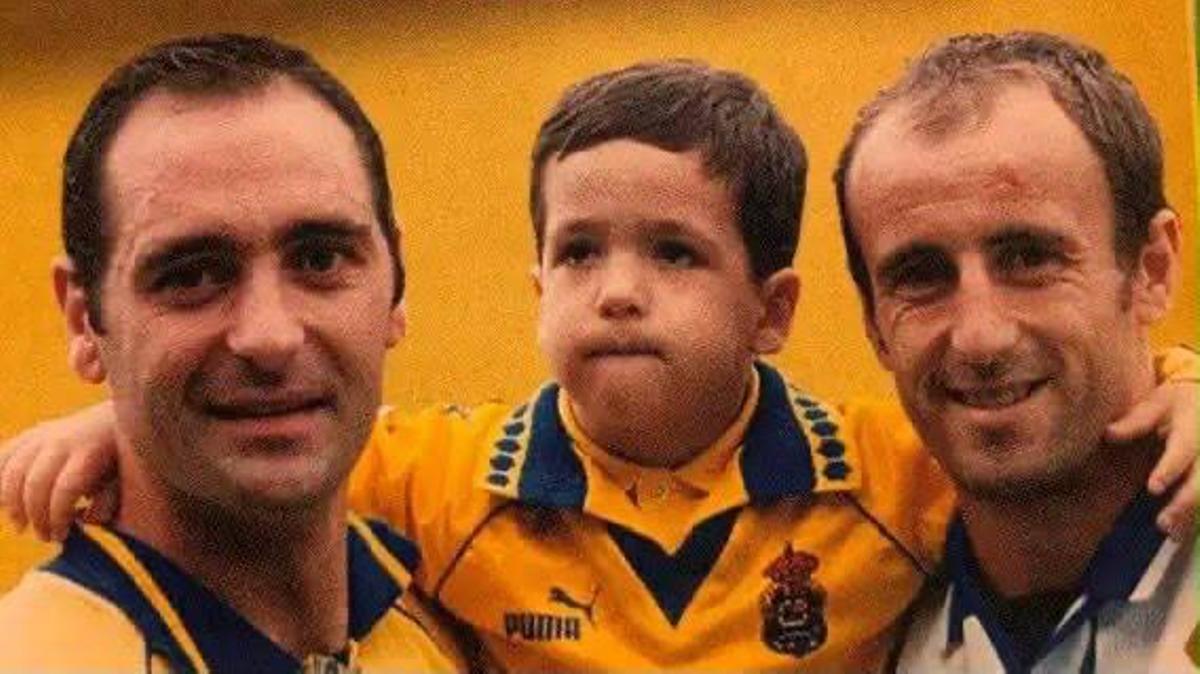 Mikel Merino, de niño, con una camiseta de la UD Las Palmas