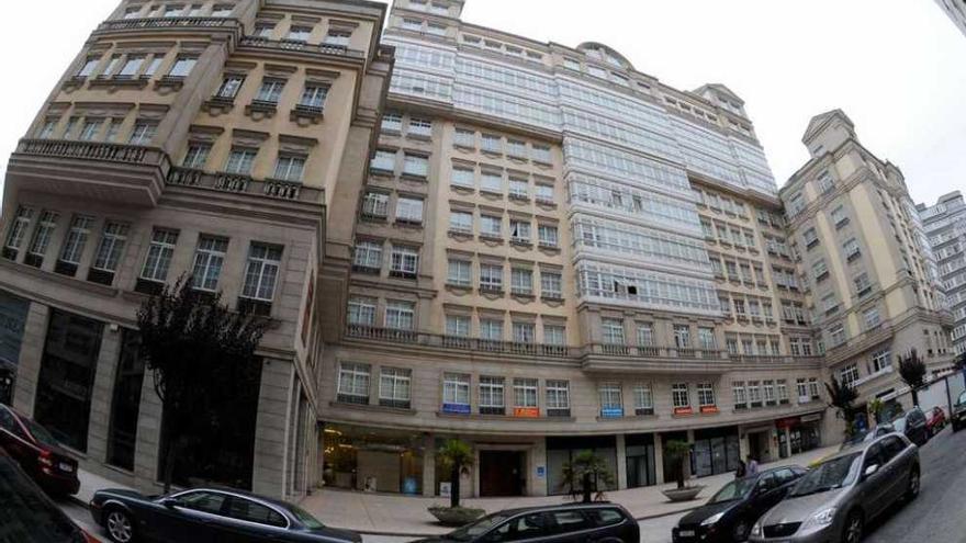 Edificio conde de Fenosa, en el número 2 de la calle Fernando Macías.