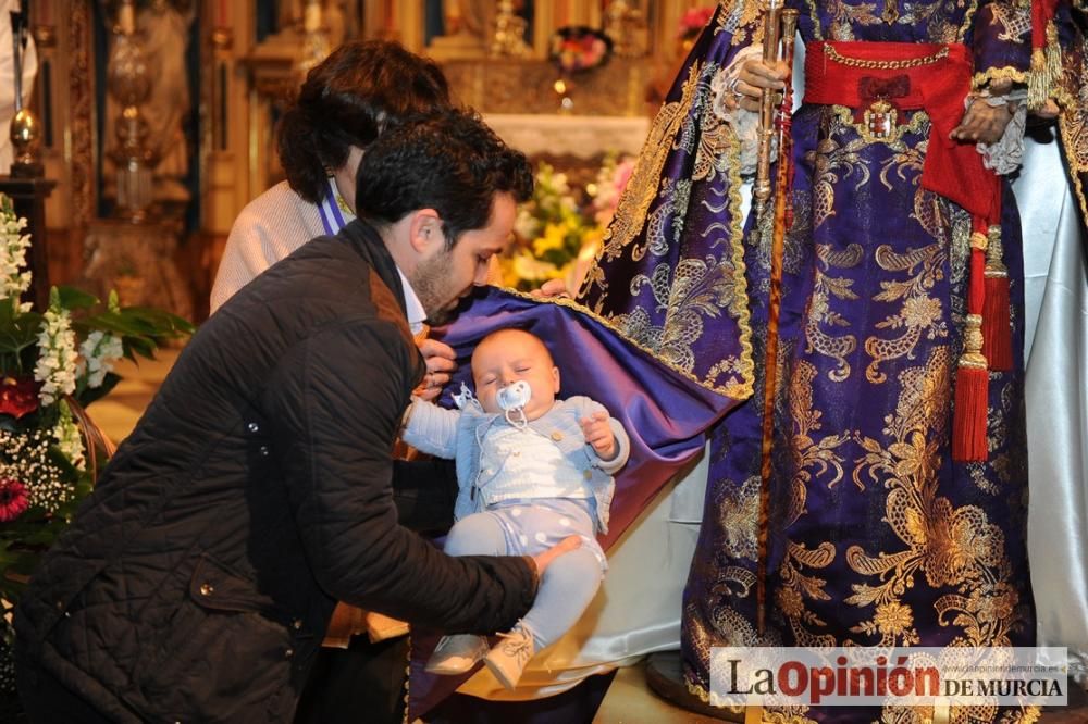 Bajo el manto de la Virgen