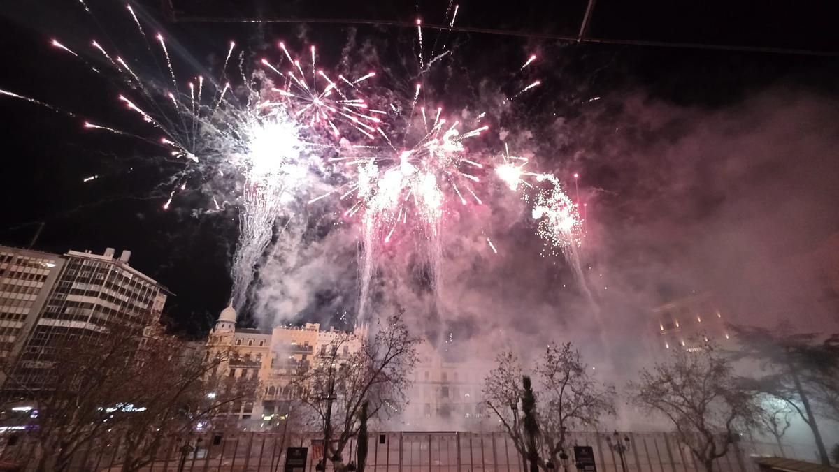 Fallas 2026: Castillo desde la plaza del Ayuntamiento de València