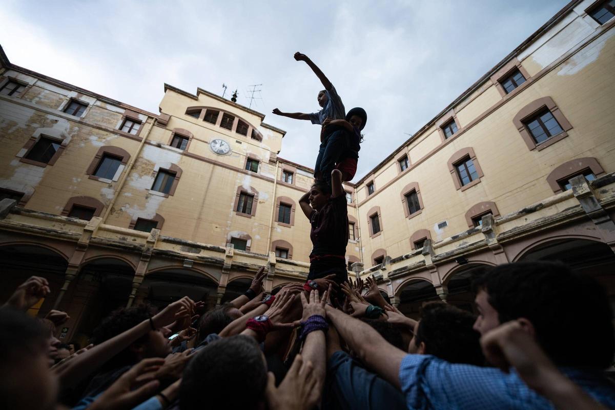 Esquerdats, la colla castellera que ensaya en la Modelo