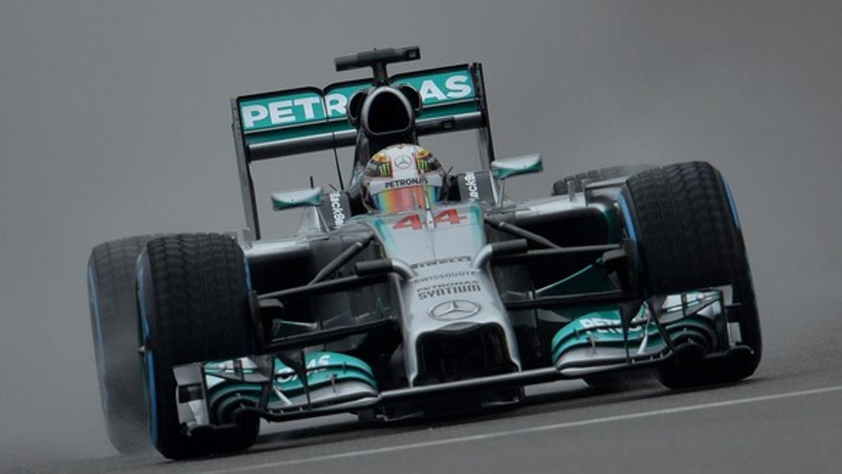 Lewis Hamilton durante la tercera sesión de entrenamientos del Gran Premio de China en Shanghái.