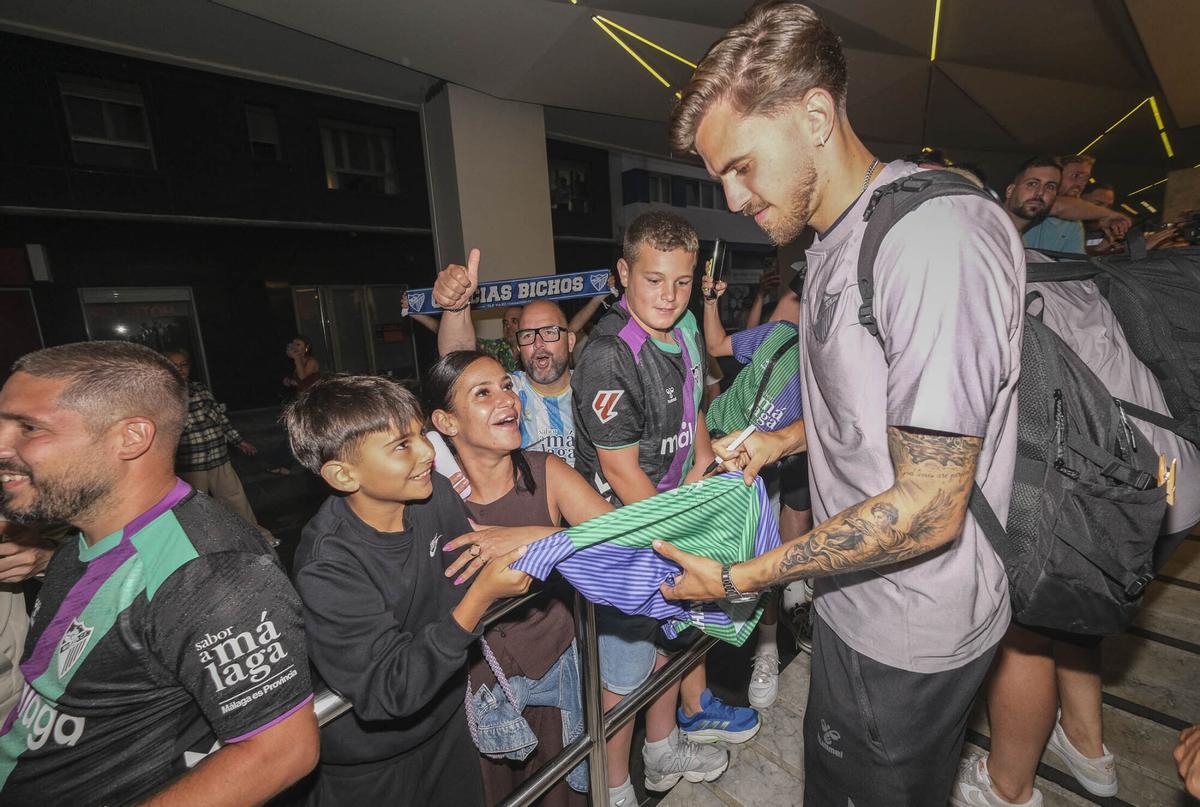 LLegada del equipo de fútbol Málaga CF al Hotel Cristina LLegada del equipo de fútbol Málaga CF al Hotel Cristina