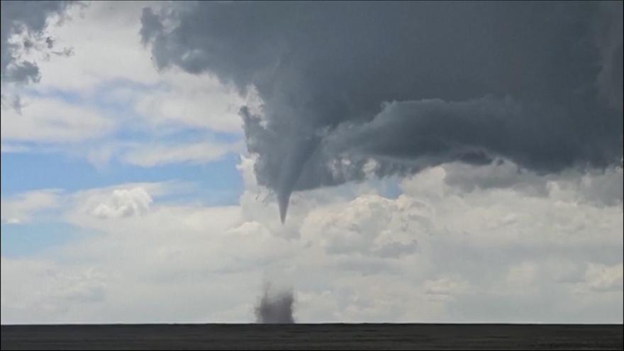 Un tornado causa graves daños a su paso por el estado de Colorado
