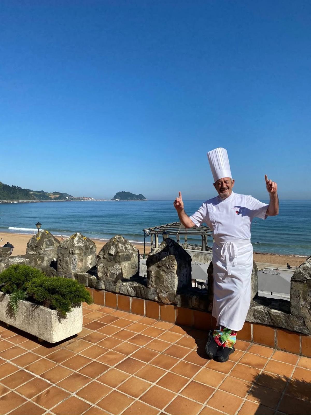 Karlos Arguiñano en su restaurante en Zarautz