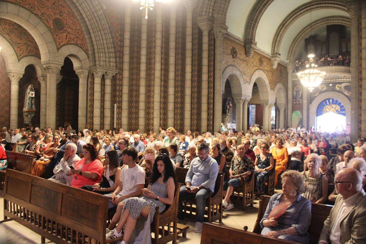 Fiestas de San Pedro en La Felguera Langreo. Misa procesión y orquesta Nueva Banda