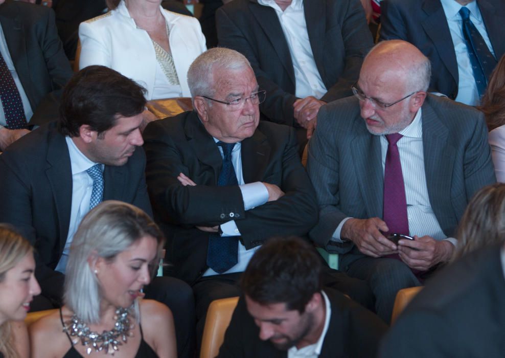 Francisco Roig  y Juan Roig conversan durante la gala