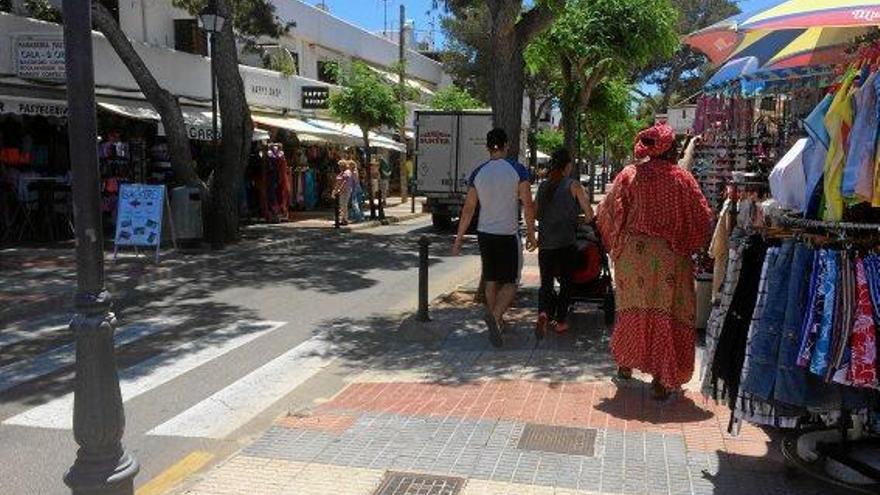 Sommerliche Straßenszene in Cala d&#039;Or