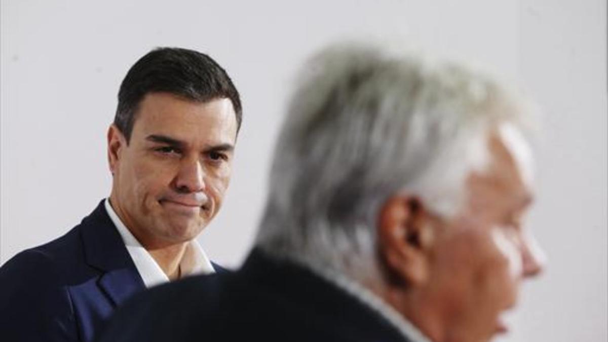 Pedro Sánchez y Felipe González, durante un acto electoral que protagonizaron en la campaña del 2015.