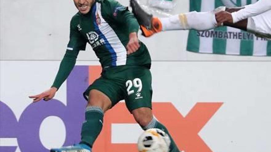 El marroquí Moha Ezzarfani, la pasada semana con el Espanyol en casa del Ferencvaros.