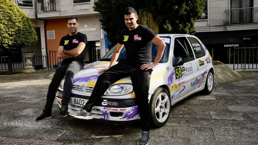 Sergio Costoyay Chistian Mejuto , ayer, con el Citroën Saxo con el que disputó la carrera. | Bernabé